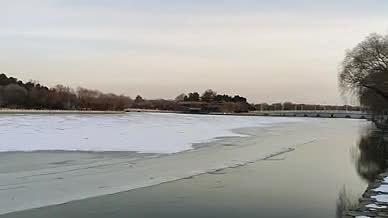 旅行拍摄视频公园北海湖水雪景结冰视频的预览图